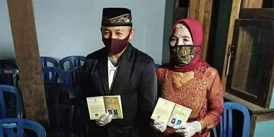 kisah para brondong pecinta lansia