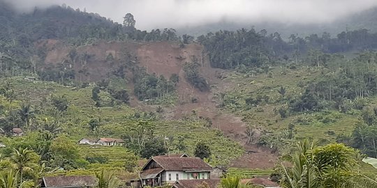 Lahan di Kawasan Perhutani Longsor, 585 Jiwa di Cisewu Garut Mengungsi