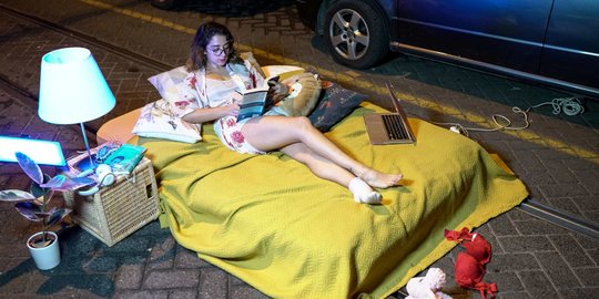 Protes Kekerasan, Seniman Cantik Turki Gelar Pemotretan di Jalanan Saat Pandemi