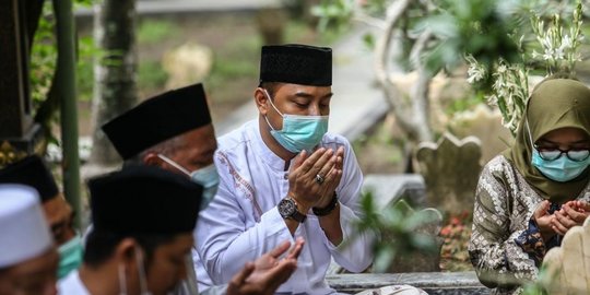 Masa Tenang, Calon Wali Kota Surabaya Eri Cahyadi Ziarah ke Makam Pendiri NU