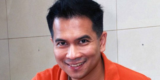 Untuk Bertahan Hidup, Krisna Mukti Jual Barang-barang Antik