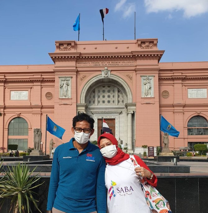 potret nur asia amp sandiaga uno jalan jalan ke mesir