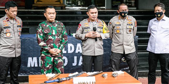 Kronologi Bentrok Polisi dan Pengikut Rizieq di Tol Cikampek
