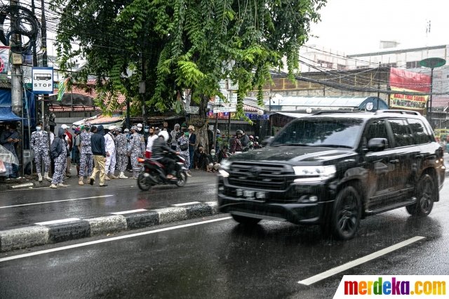 potret anggota laskar jaga ketat markas fpi