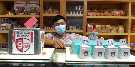 Ajak Masyarakat Tidak Golput, Warga Padang Bikin Kue Berbentuk Kotak Suara