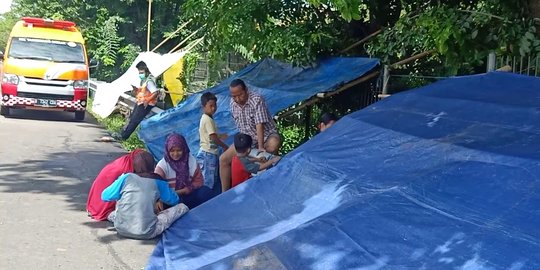 60 Rumah Terendam Banjir, Sejumlah Warga Serang Dirikan Tenda di Pinggiran Tol