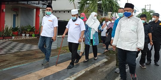 Nyoblos di TPS 03 Bersama Istri, Helmi Hasan Optimis Menang