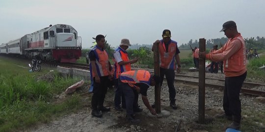 PT KAI Tutup Perlintasan Liar Antara Stasiun Kramat-Pondokjati