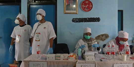 Ingatkan Prokes, Warga Depok Buat TPS Bertema Kesehatan