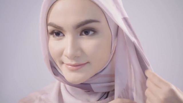 4 cara memakai jilbab segi empat untuk anak sekolah simple dan sopan