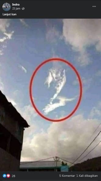 foto awan berbentuk angka dua