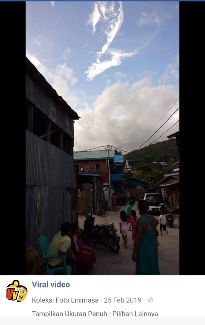 foto awan berbentuk angka dua