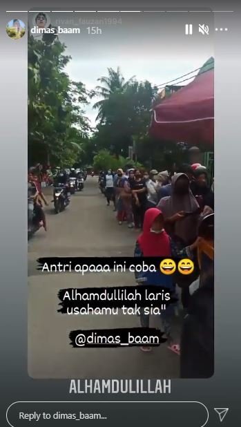 potret antrean panjang pembeli bakso bapak dimas ahmad