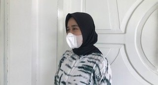 cara hijab segi empat sederhana yang sedang tren