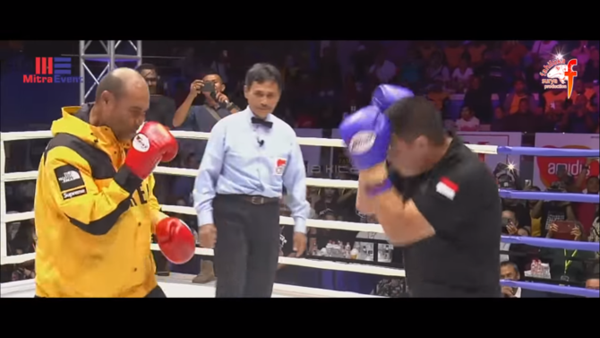 gubernur ntt viktor laiskodat bertinju dengan chris john
