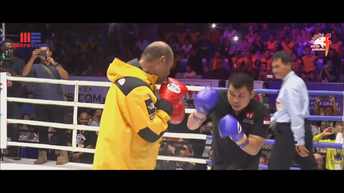 gubernur ntt viktor laiskodat bertinju dengan chris john