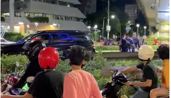 rombongan gubernur ntt hajar pengendara di jalan sudirman jaksel
