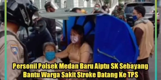 Bantu Lansia Penderita Stroke Datang ke TPS, Personel Polsek Medan Baru Tuai Pujian