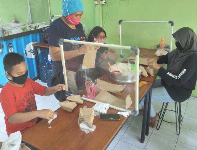 nasi bungkus untuk buruh gendong