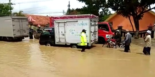 Air Sungai Meluap Akibat Hujan, Bangkalan dan Sampang Kebanjiran