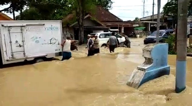 dua kota di madura kebanjiran