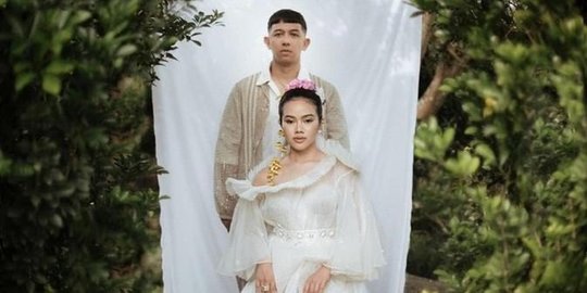 Jelang Hari Pernikahan, Ini Sosok Donne Maula Calon Suami Yura Yunita