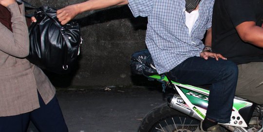Heroik, Wanita Ini Tancap Gas Sepeda Motor Gagalkan Penjambretan di Medan
