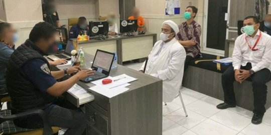 Bantah Rizieq Takut Ditangkap, Munarman Sebut Beliau Tunjukkan Sifat Ksatria