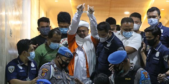 Rizieq Syihab Ditahan, Waketum MUI Pertanyakan Proses Hukum Pembuat Kerumunan Pilkada