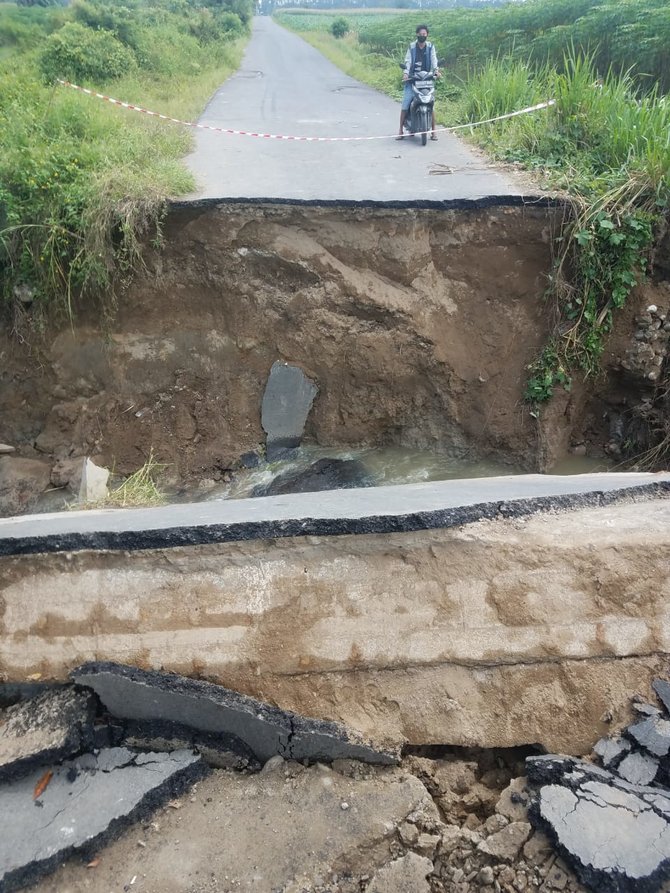 jembatan putus di deli serdang