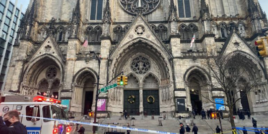 Polisi Tembak Mati Pria Bersenjata di Gereja Katedral New York City