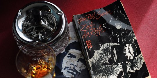 38 Kata-kata Mutiara Jean Paul Sartre tentang Eksistensi yang Penuh Makna