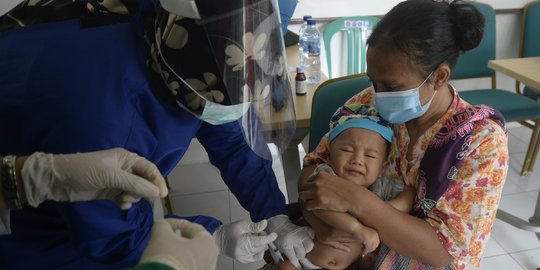 Mayoritas Warga Jabar Ingin Vaksin Covid-19 Buatan dalam Negeri