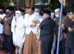 kisah sedih dialami perempuan yang ditinggal ayahnya