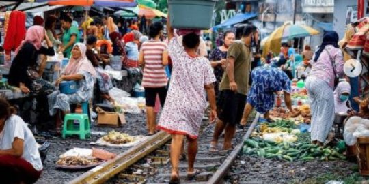 Mirip dengan Thailand, Begini Penampakan Dupak Magersari Railway Market di Surabaya