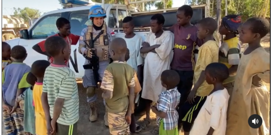 Momen Polisi Ganteng Asal Aceh Ngajari Ngaji & Salawatan Anak-Anak di Sudan
