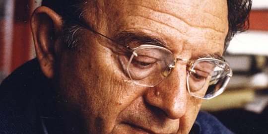 25 Kata-kata Bijak Erich Fromm Tentang Cinta dan Kehidupan yang Penuh Makna