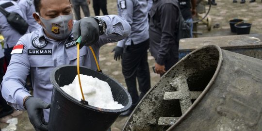 Polisi Banda Aceh Musnahkan Bahan Narkotika dengan Molen