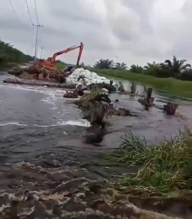 sudah sebulan desanya terendam banjir kades di asahan ini nangis minta bantuan