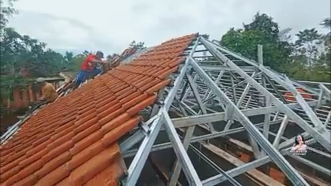 renovasi rumah orang tua meli lida di cianjur