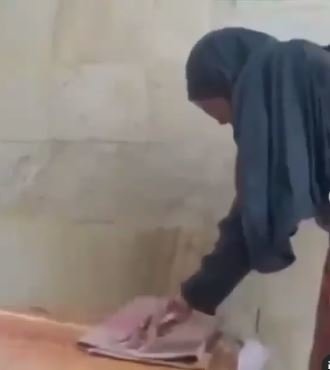 nenek ini hidup sebatang kara amp tinggal di masjid