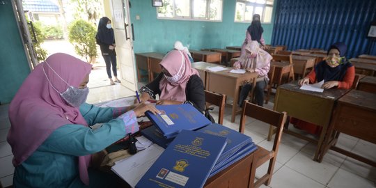 Penerapan Prokes Saat Pengambilan Rapor SMP