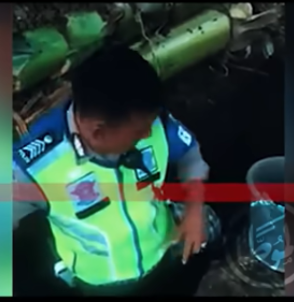 dari lubang kubur polisi ini beri pesan