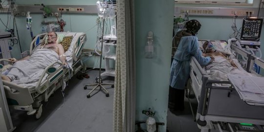 Saat Dunia Menunggu Vaksin, Pasien Covid-19 di Gaza Hanya Butuh Ranjang Rumah Sakit