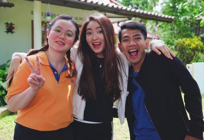 keakraban pemain anak band di balik layar
