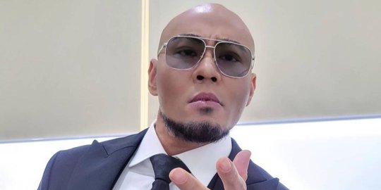 Deddy Corbuzier Ogah Pamer Kemesraan Bareng Pacar karena Azka