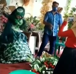 pengantin wanita asyik joget mirip kesurupan