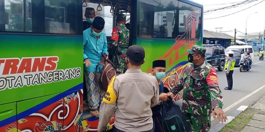 Gelar Razia karena Ada Demo 1812, Polisi Amankan Santri Bawa Celurit