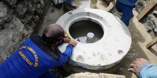 Memantau Pembuatan Sumur Resapan untuk Tanggulangi Banjir