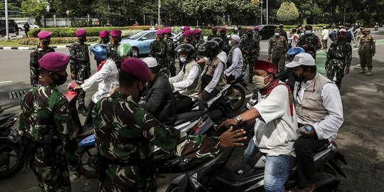 Pasukan TNI Halau Aksi 1812 di Istana